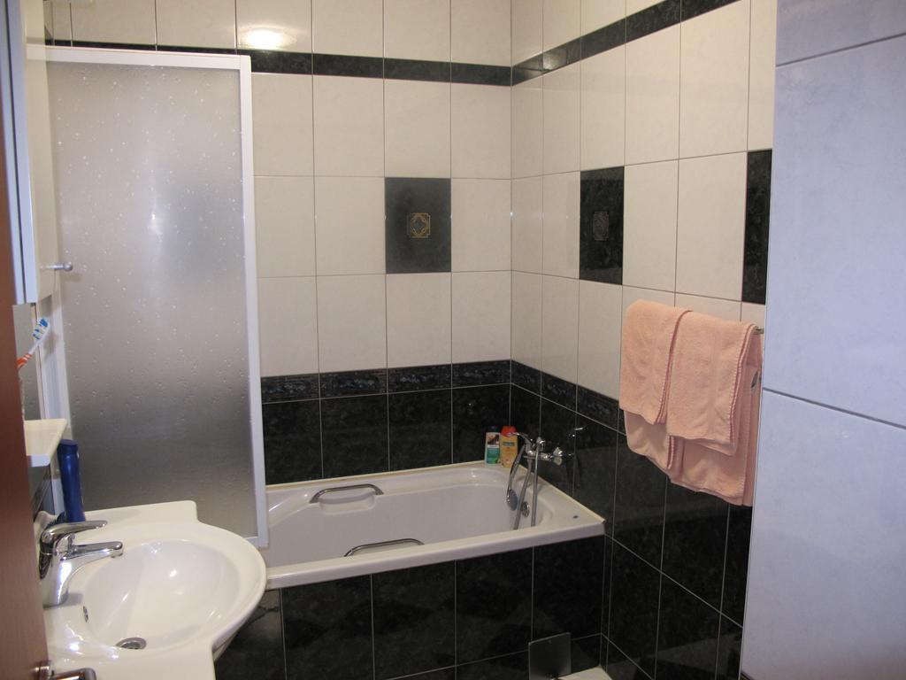 Apartment Sobe Ravbar Novo Mesto Room photo